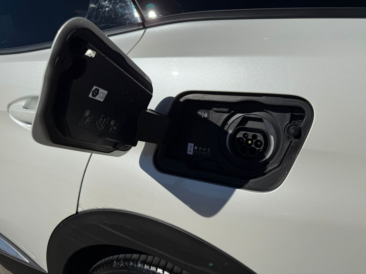 Peugeot 3008 Hybrid 225 e-EAT8 Allure - Foto 2