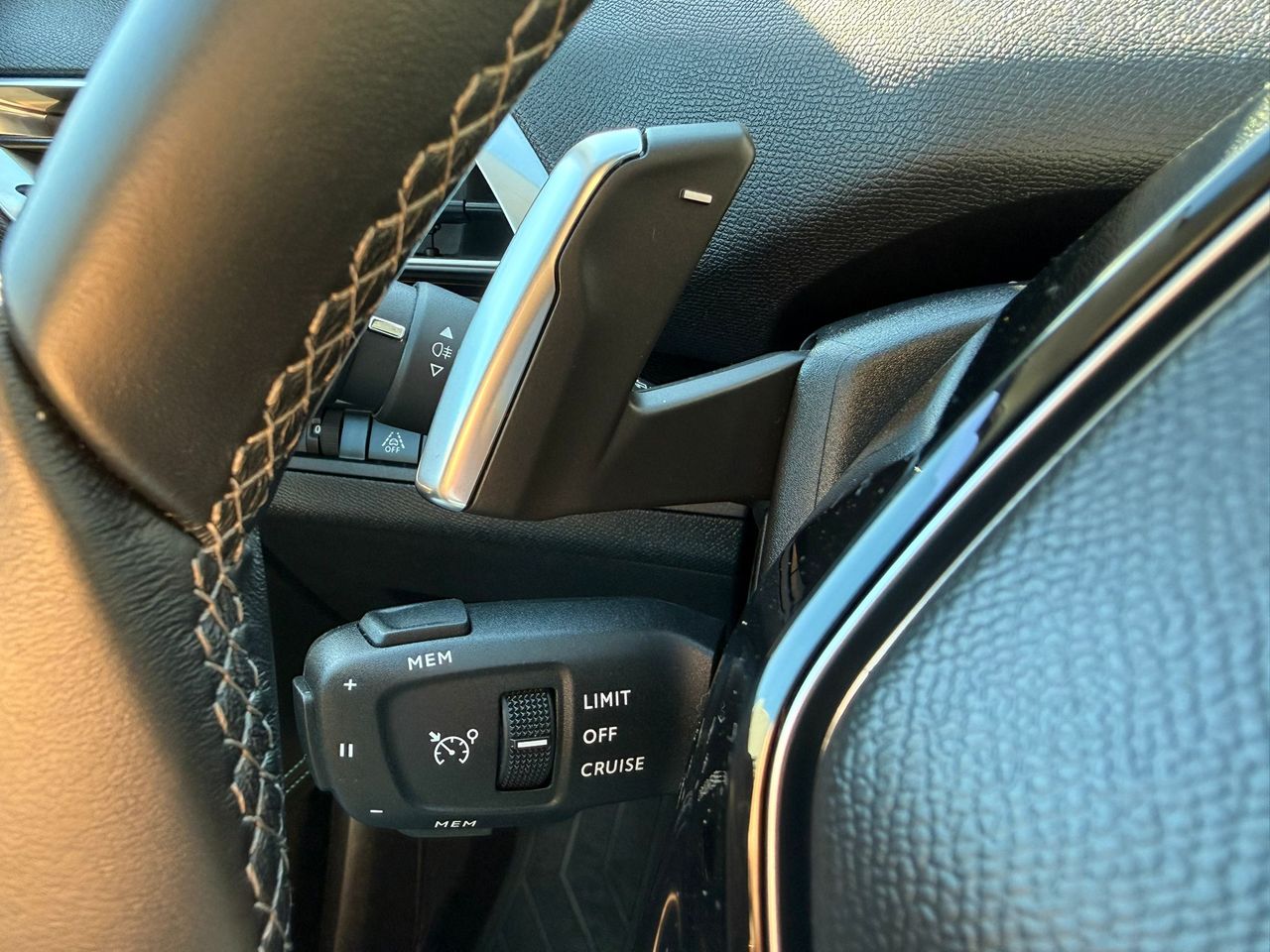 Peugeot 3008 Hybrid 225 e-EAT8 Allure - Foto 2