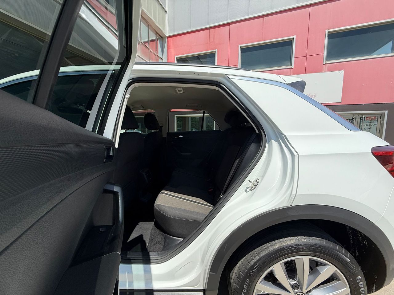 Volkswagen T-Roc Advance R-Line 1.0 TSI 81kW (110CV) - Foto 2