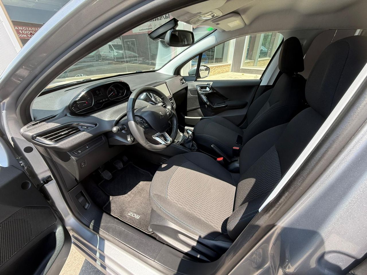 Peugeot 208 5P Signature 1.2L PureTech 60KW (82CV) - Foto 2