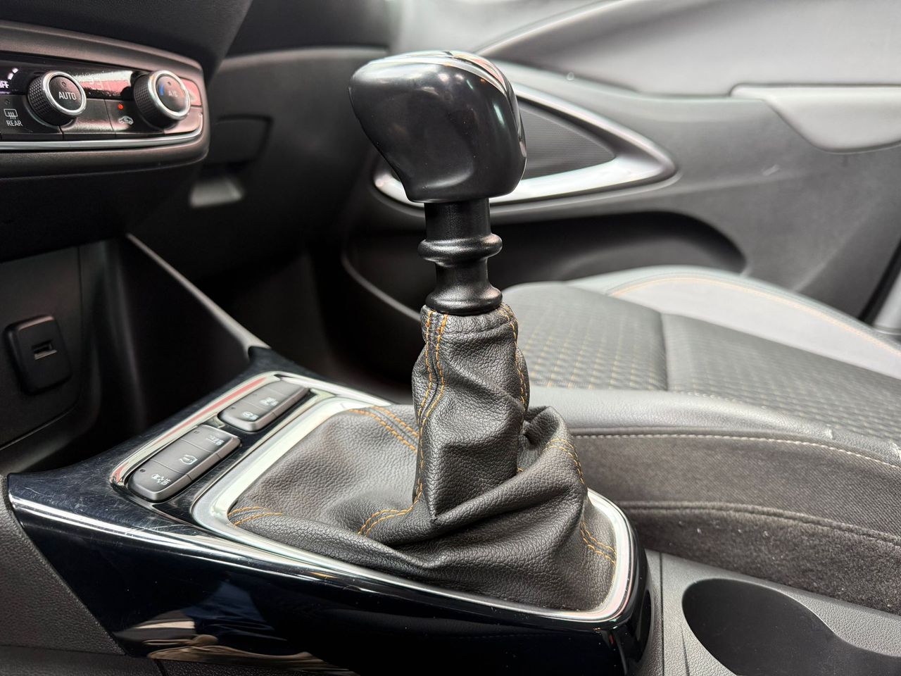 Opel Crossland X 1.5D 75kW Design Line 120 Aniversar. S/S - Foto 2