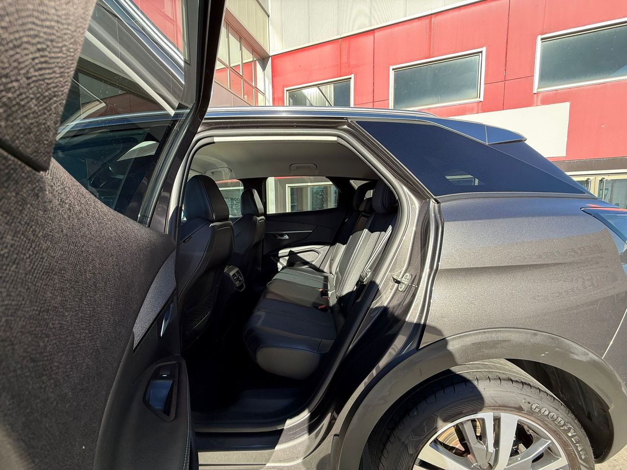 Peugeot 3008 1.5 BlueHDi 96kW (130CV) S&S Allure EAT8 - Foto 2