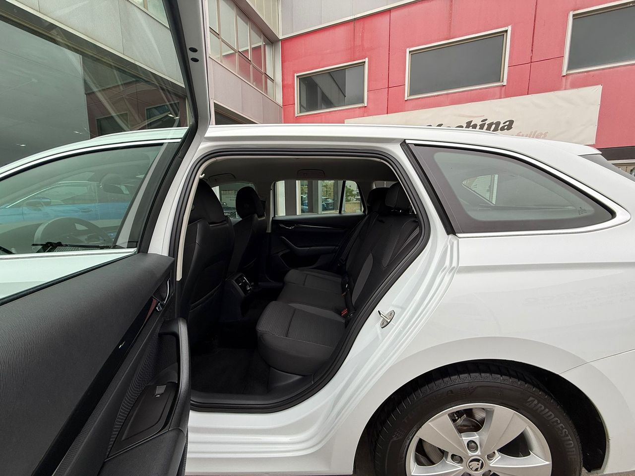 Skoda Octavia Combi 1.0 TSI 81kW(110CV) DSG mHEV Ambi. - Foto 2