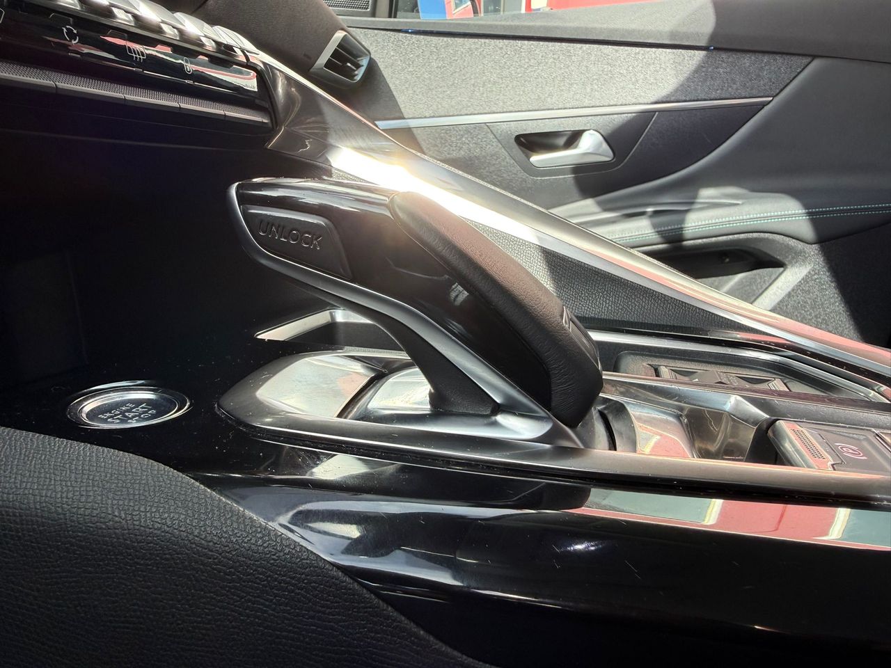 Peugeot 3008 1.5 BlueHDi 96kW (130CV) S&S Allure EAT8 - Foto 2