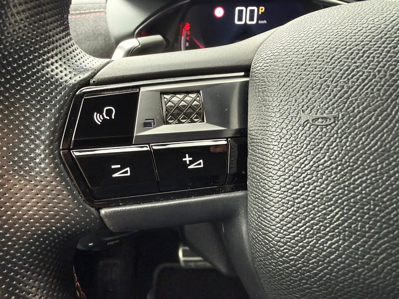 DS DS 3 Crossback BlueHDi 96 kW Auto SO CHIC - Foto 2