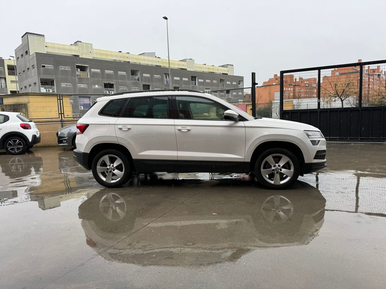 Skoda Karoq 1.0 TSI 85kW (115CV) Ambition - Foto 2