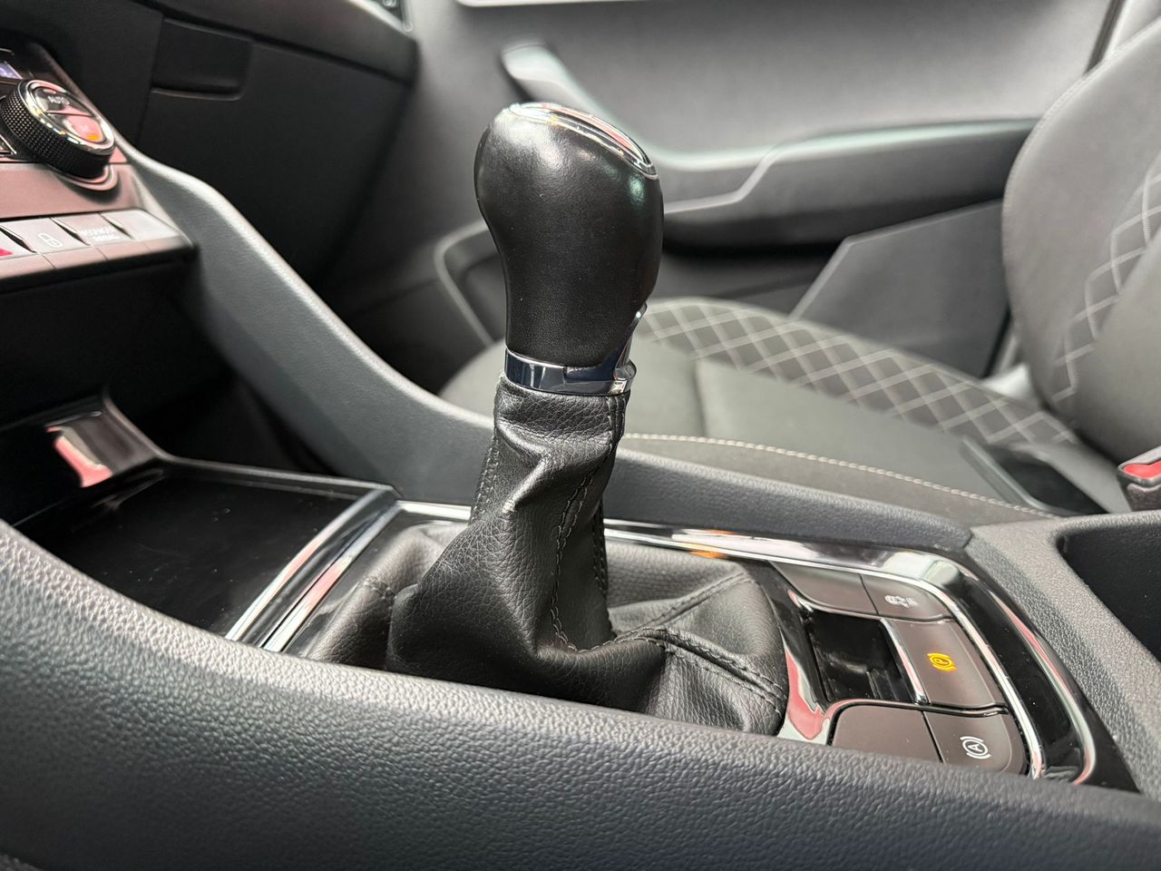 Skoda Karoq 1.0 TSI 85kW (115CV) Ambition - Foto 2