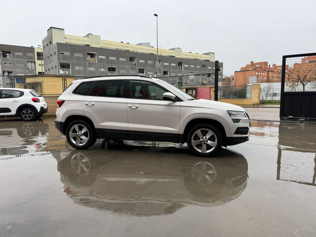 Skoda Karoq 1.0 TSI 85kW (115CV) Ambition - Foto 2