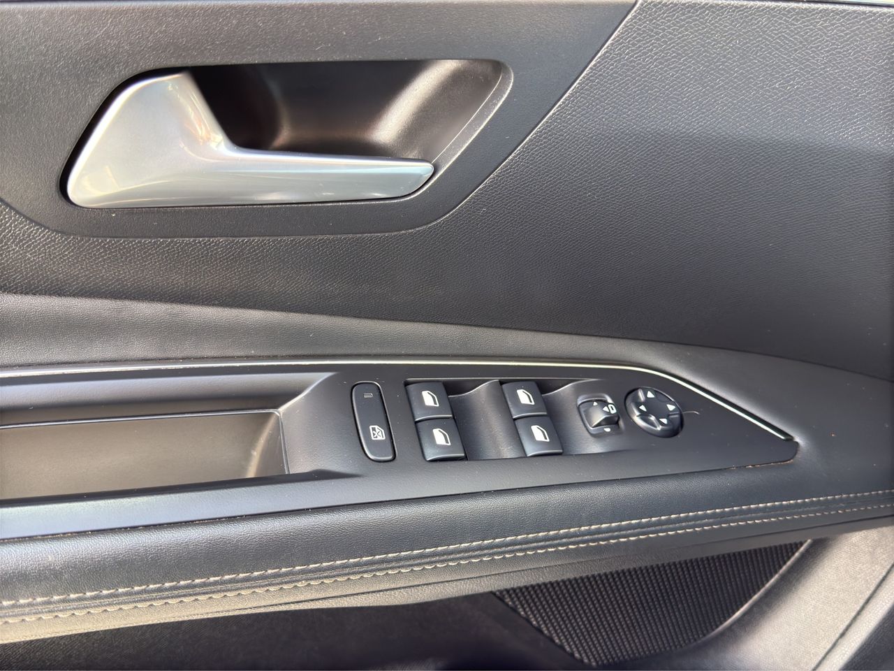 Peugeot 3008 1.5 BlueHDi 96kW (130CV) S&S Allure EAT8 - Foto 2