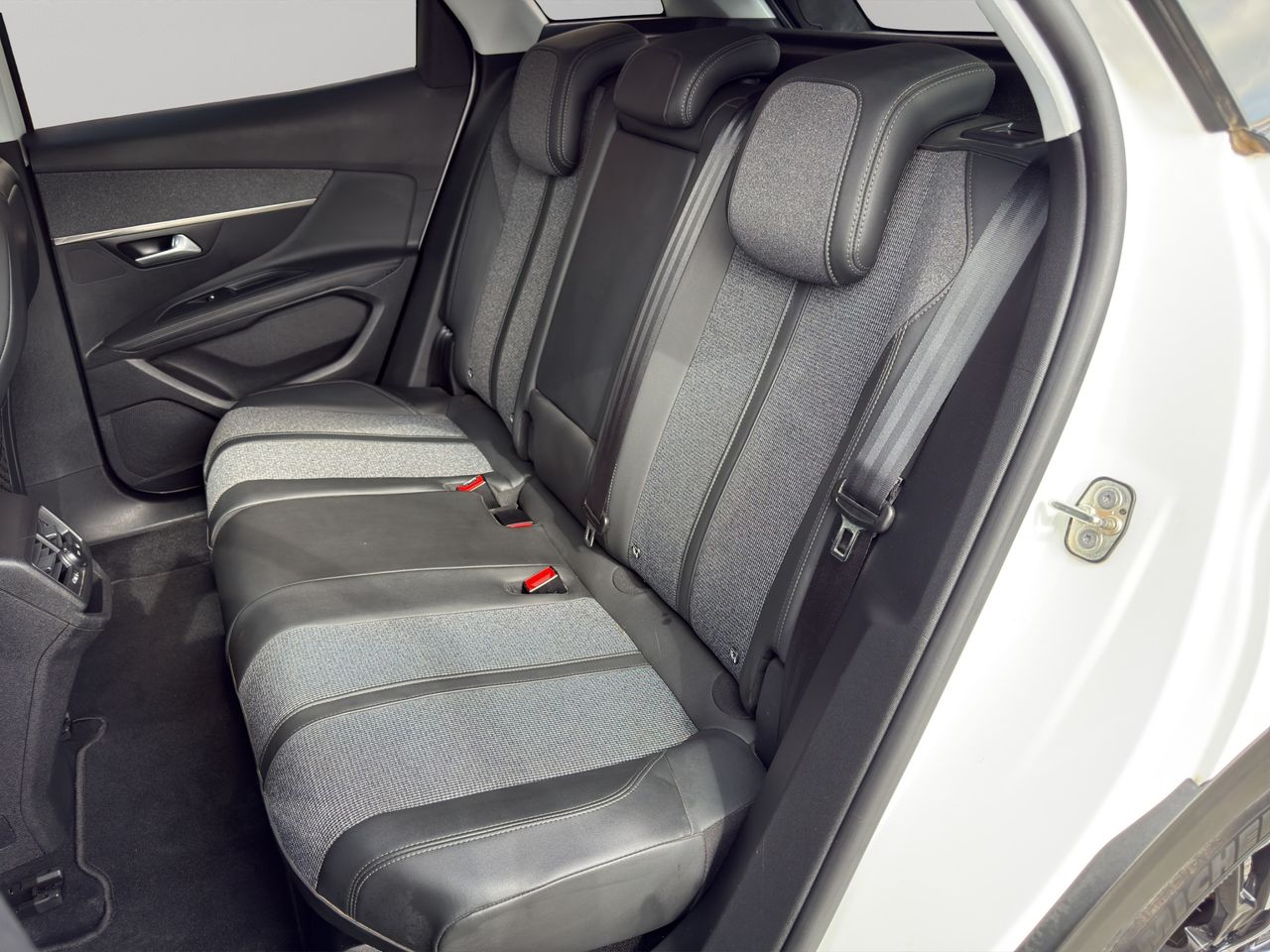 Peugeot 3008 1.5 BlueHDi 96kW (130CV) S&S Allure EAT8 - Foto 2