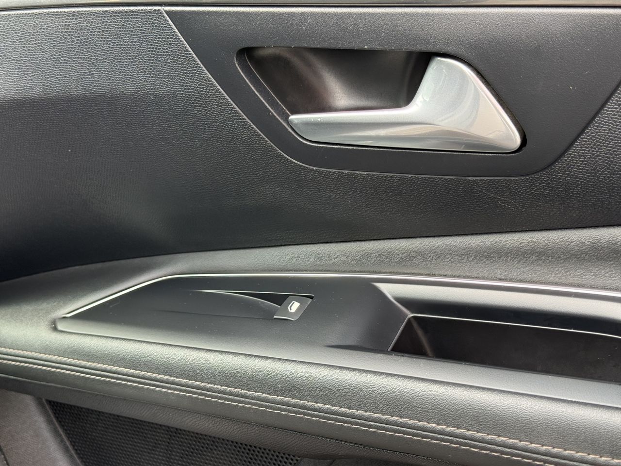 Peugeot 3008 1.5 BlueHDi 96kW (130CV) S&S Allure EAT8 - Foto 2