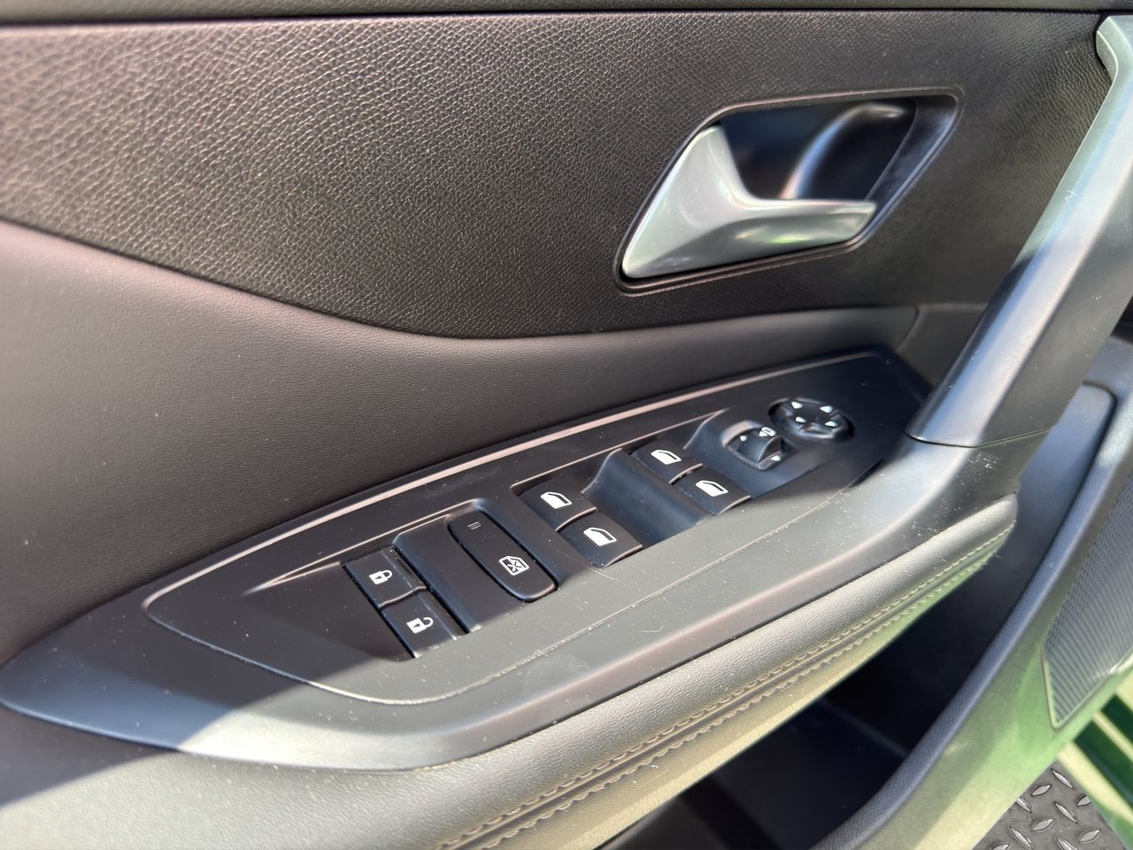 Peugeot 308 5P Allure BlueHDi 130 S&S EAT8 - Foto 2