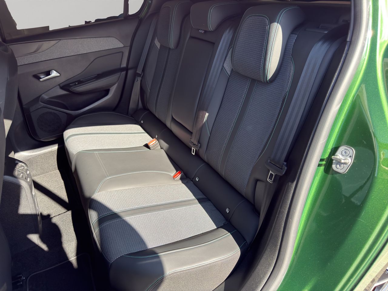 Peugeot 308 5P Allure BlueHDi 130 S&S EAT8 - Foto 2