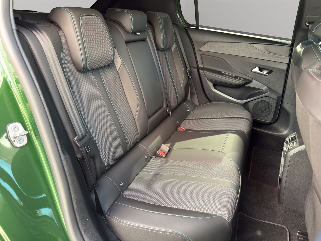 Peugeot 308 5P Allure BlueHDi 130 S&S EAT8 - Foto 2