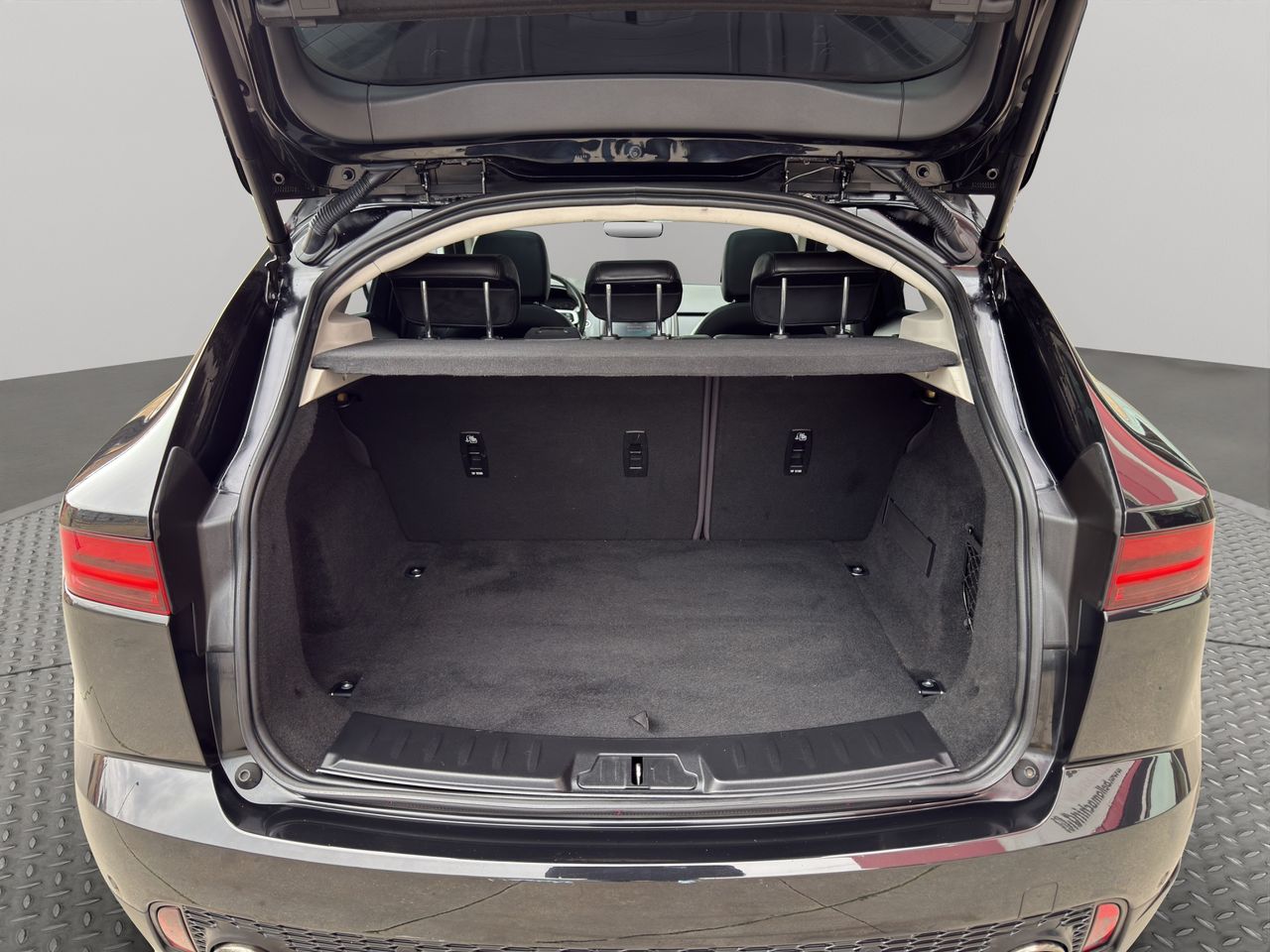 Jaguar E-Pace 2.0D 110kW R-Dynamic 4WD Auto - Foto 2