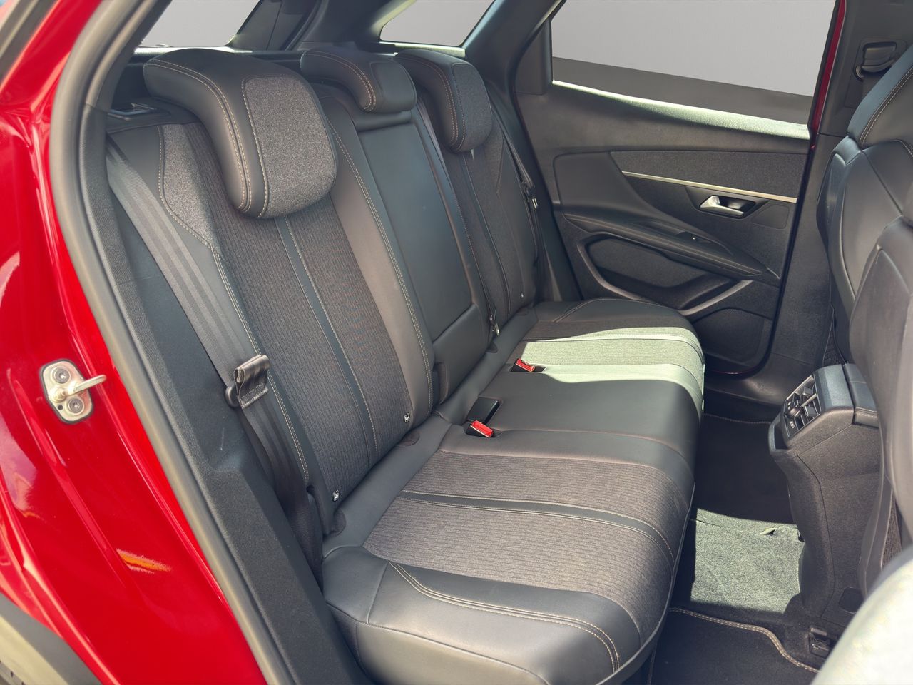 Peugeot 3008 1.5 BlueHDi 96kW S&S GT Line EAT8 - Foto 2