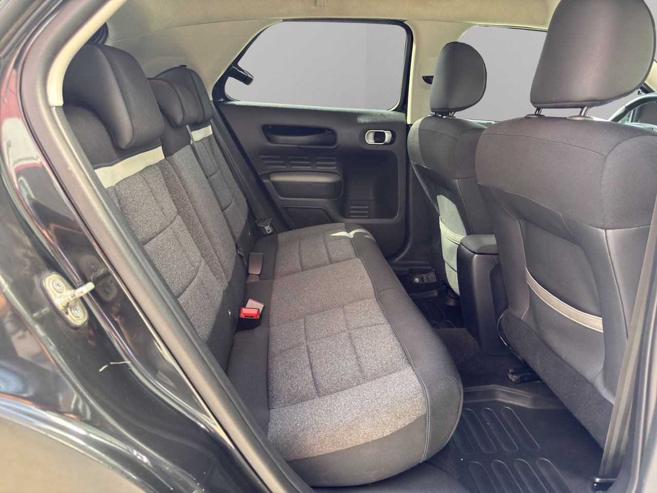 Citroën C4 Cactus BlueHDi 73KW (100CV) Shine - Foto 2