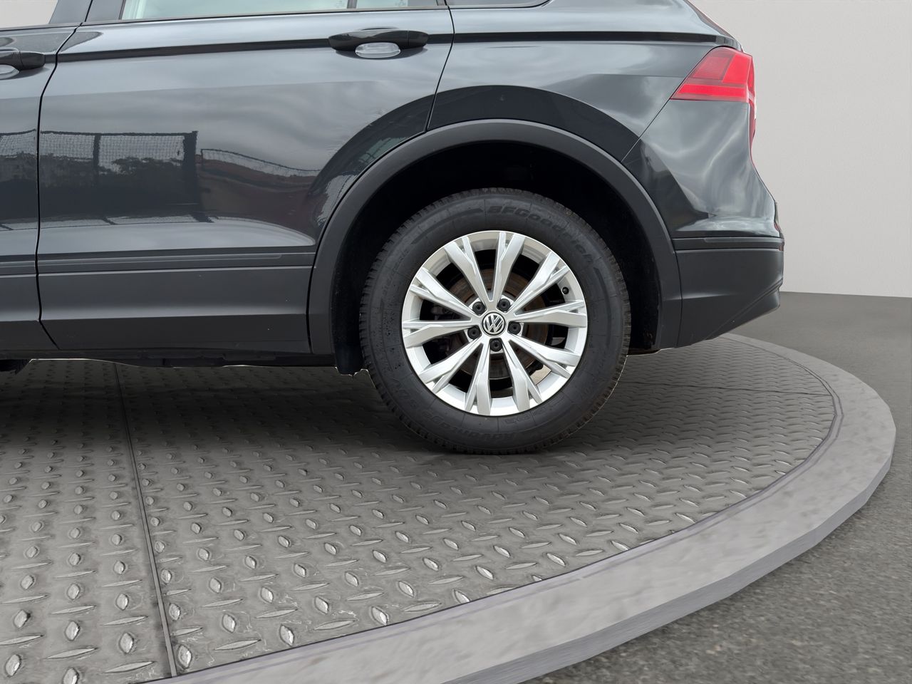 Volkswagen Tiguan Advance 2.0 TDI 110kW (150CV) - Foto 2