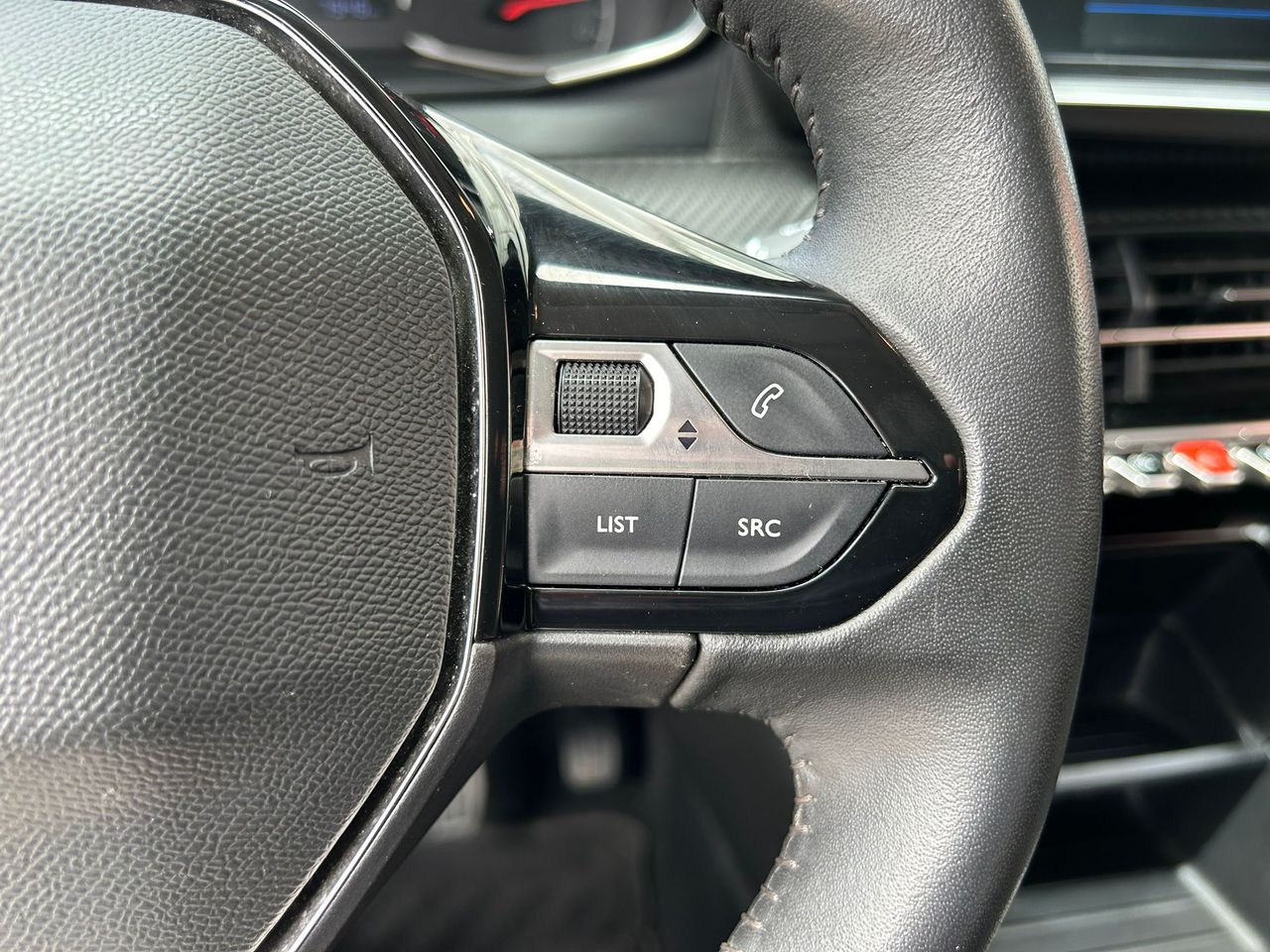 Peugeot 2008 Active BlueHDI 81kW (110CV) - Foto 2