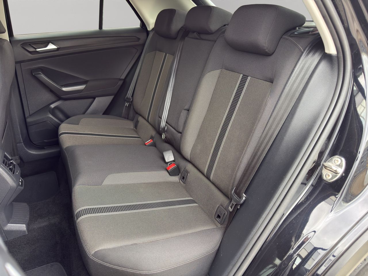 Volkswagen T-Roc T-Roc 1.0 TSI 81kW (110CV) - Foto 2