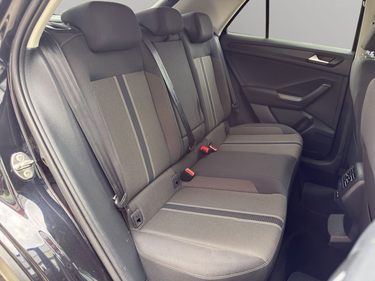 Volkswagen T-Roc T-Roc 1.0 TSI 81kW (110CV) - Foto 2
