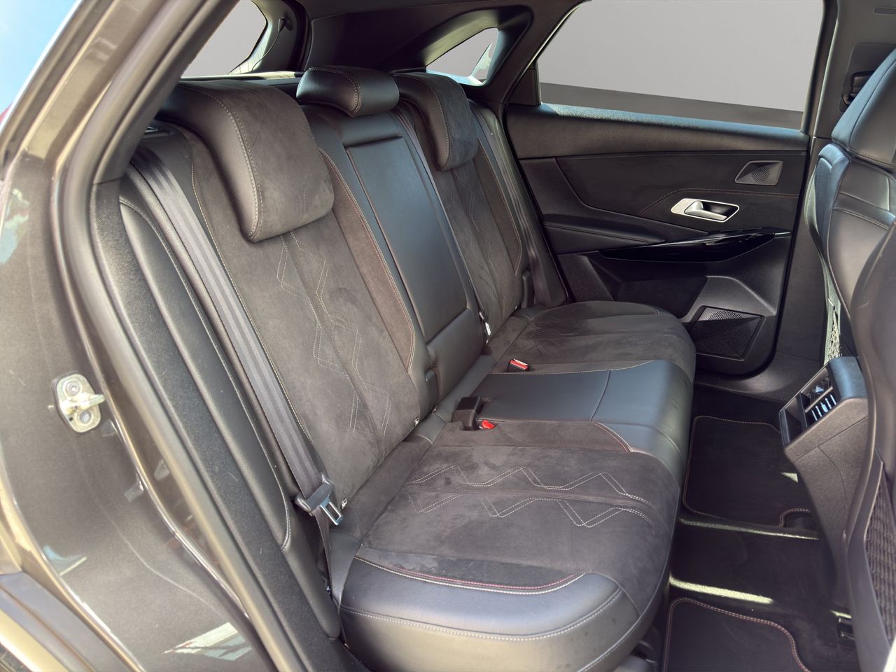 DS DS 7 Crossback BlueHDi 96kW (130CV) PERFORMANCE LINE - Foto 2