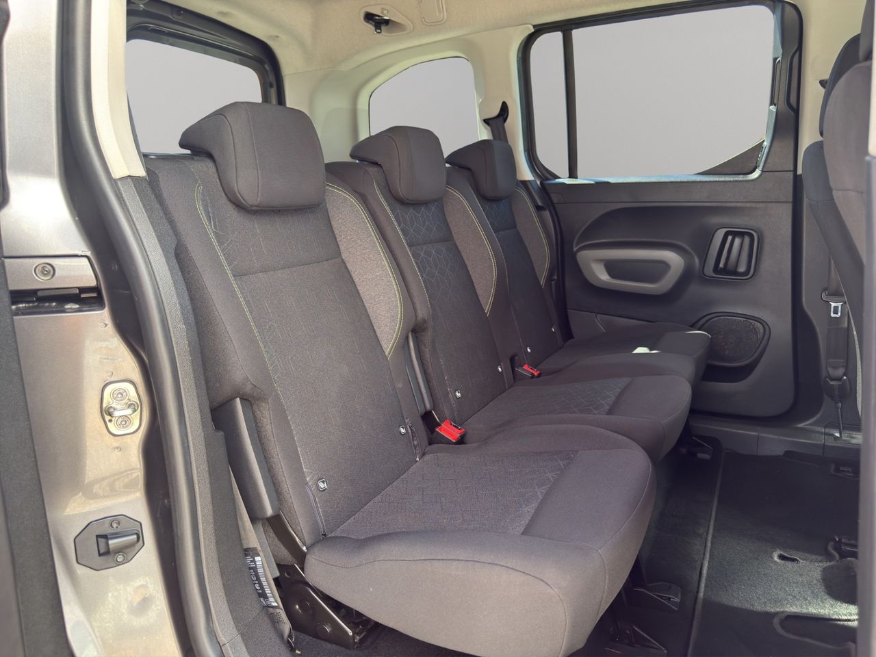 Peugeot Rifter Active Pack Long PureTech 81kW - Foto 2