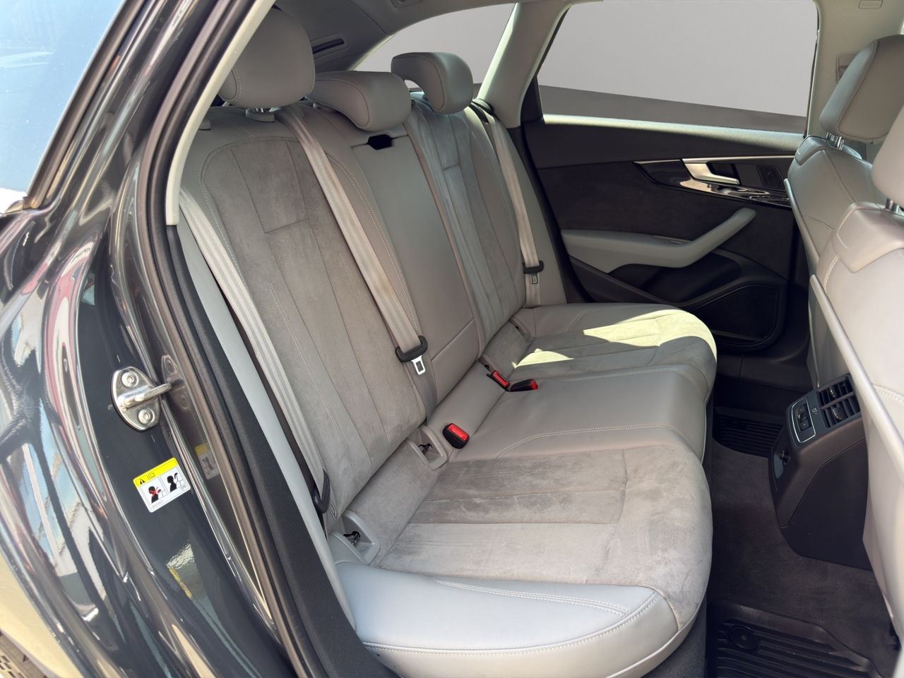 Audi A4 S line ed 2.0 TDI 140kW S tronic Avant - Foto 2