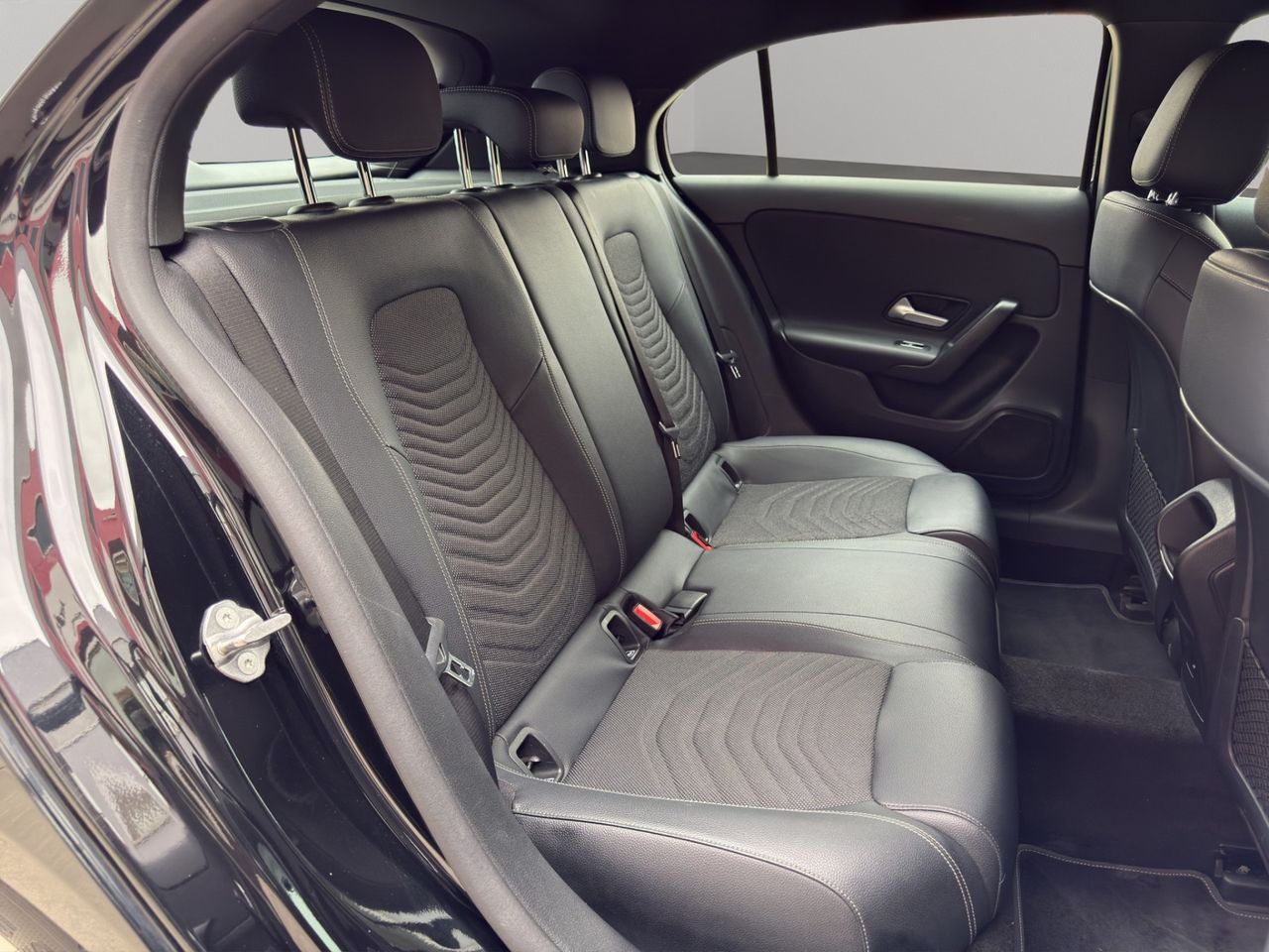 Mercedes Clase A A 180 d Business - Foto 2