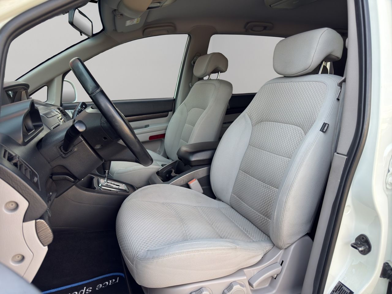 SsangYong Rodius D22T 178cv Premium Aut - Foto 2