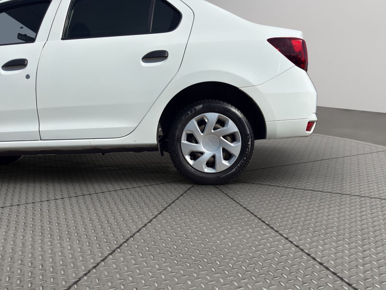 Dacia Logan Essential 1.0 55kW (75CV) - Foto 2