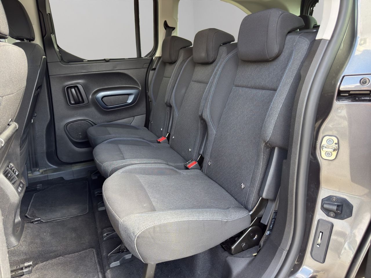 Peugeot Rifter Allure Pack Long BlueHDi 96kW 7 plazas - Foto 2