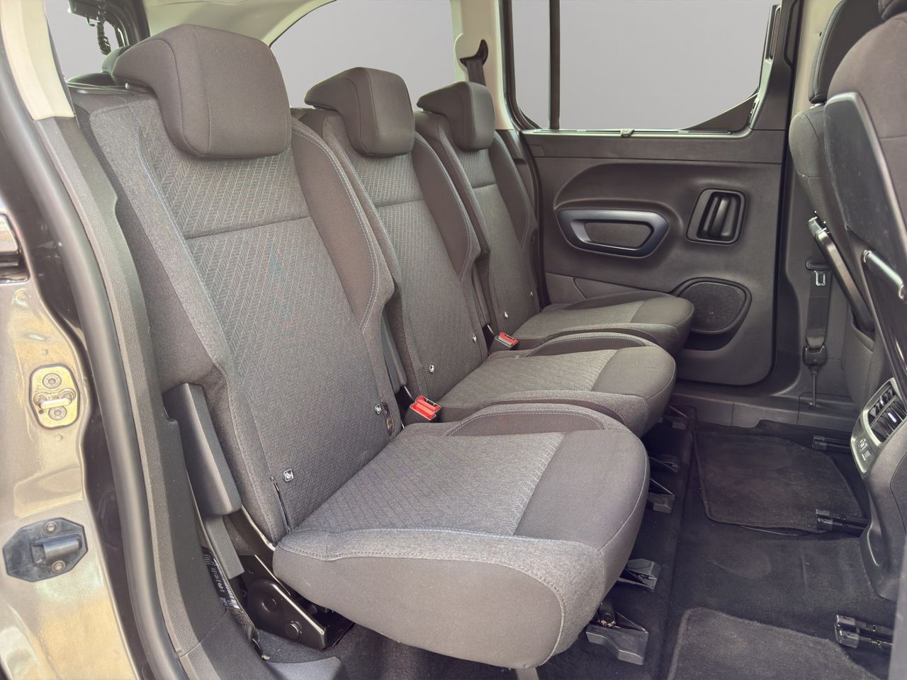 Peugeot Rifter Allure Pack Long BlueHDi 96kW 7 plazas - Foto 2