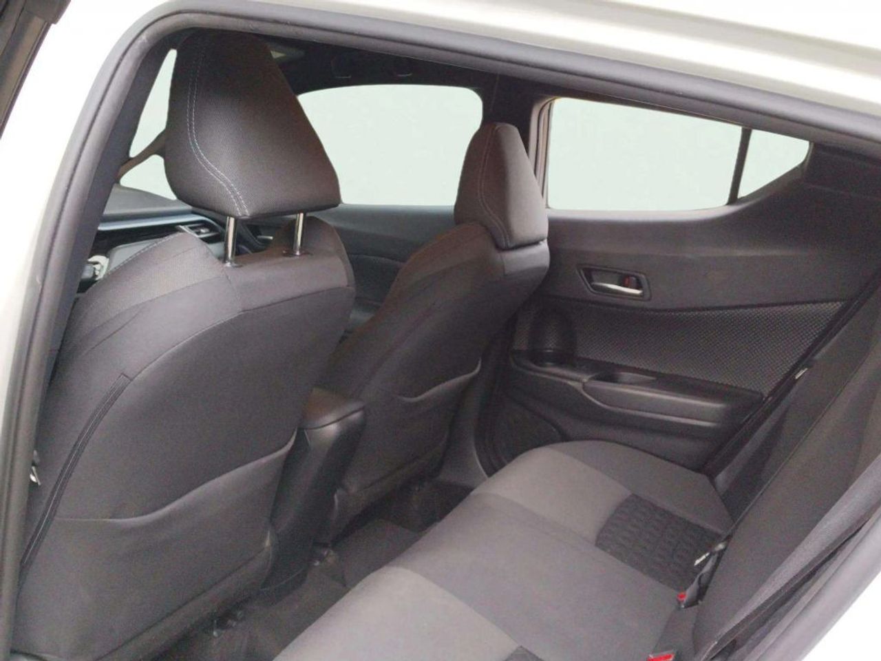 Toyota C-HR 1.8 125H Advance - foto 11