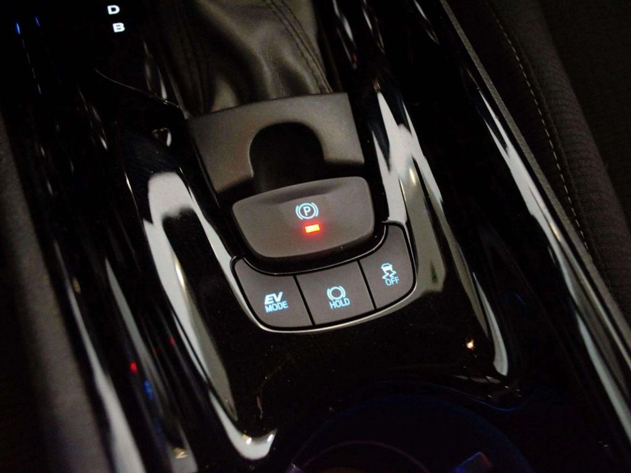 Toyota C-HR 1.8 125H Advance - foto 25