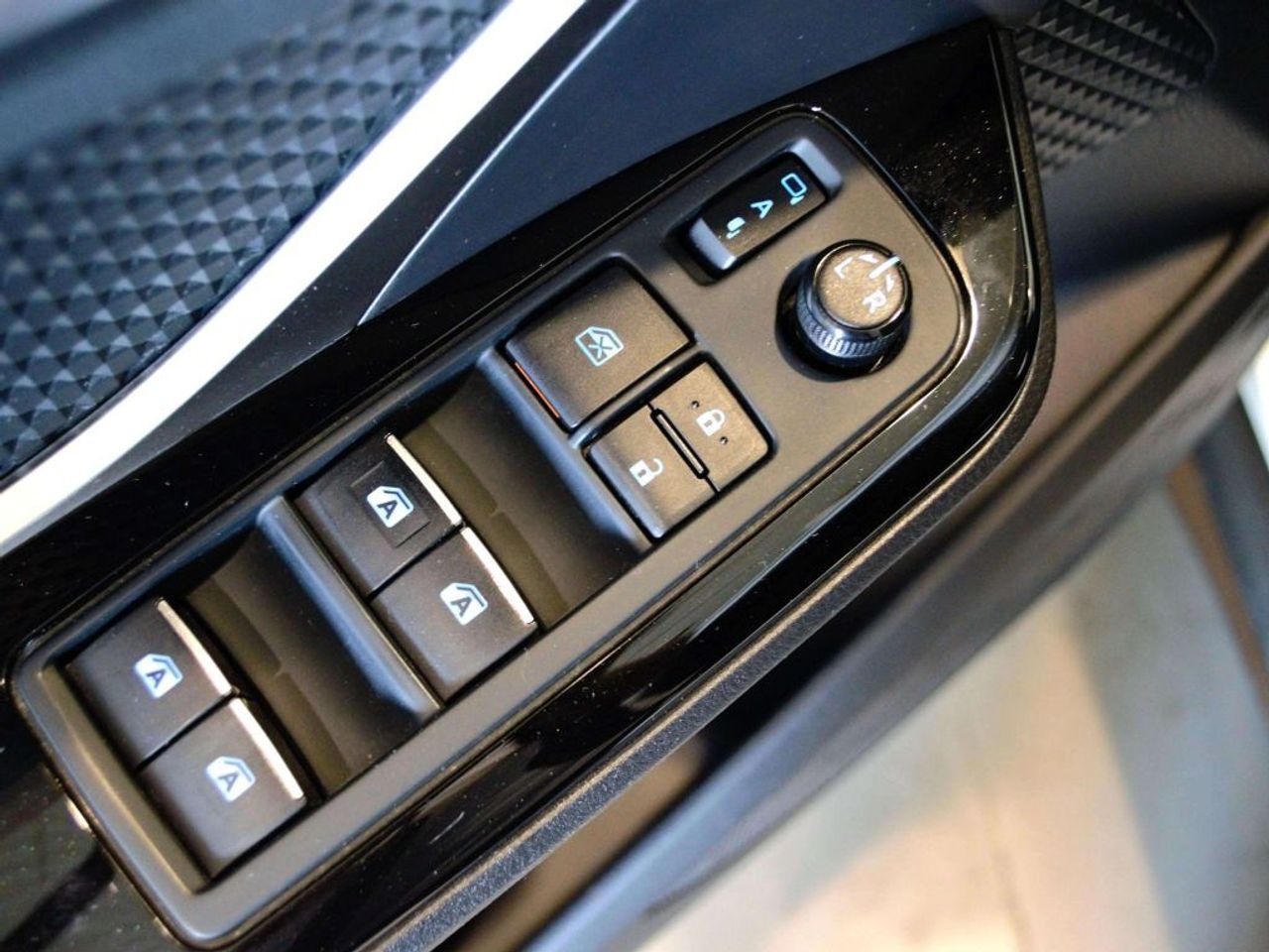 Toyota C-HR 1.8 125H Advance - foto 13