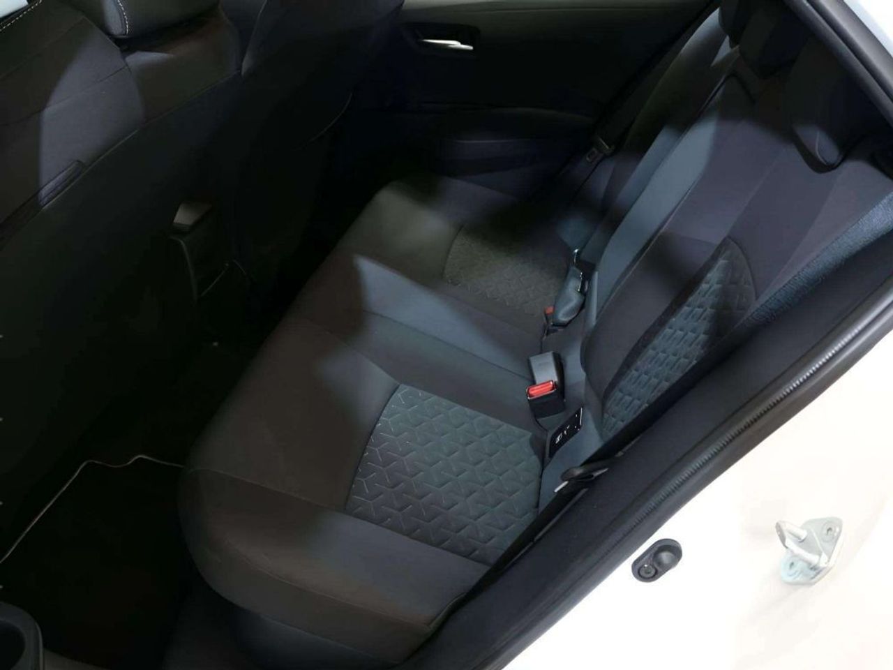 Toyota Corolla 1.8 125H BUSINESS PLUS E-CVT - foto 11