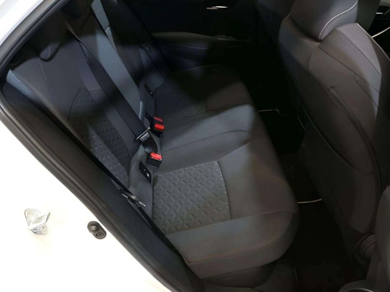 Toyota Corolla 1.8 125H BUSINESS PLUS E-CVT - foto 12