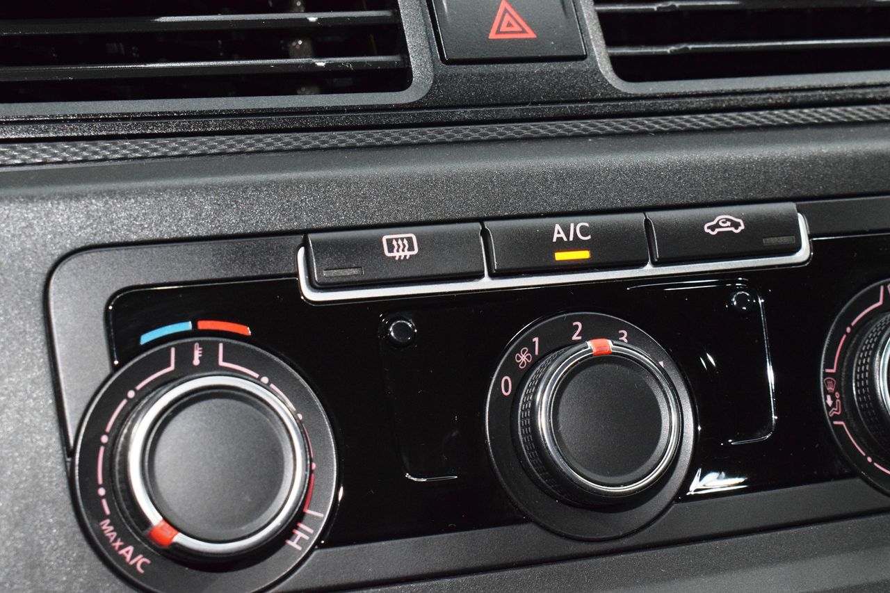 Volkswagen Caddy Profesional Kombi BMT 2.0 TDI 100CV   - Foto 17