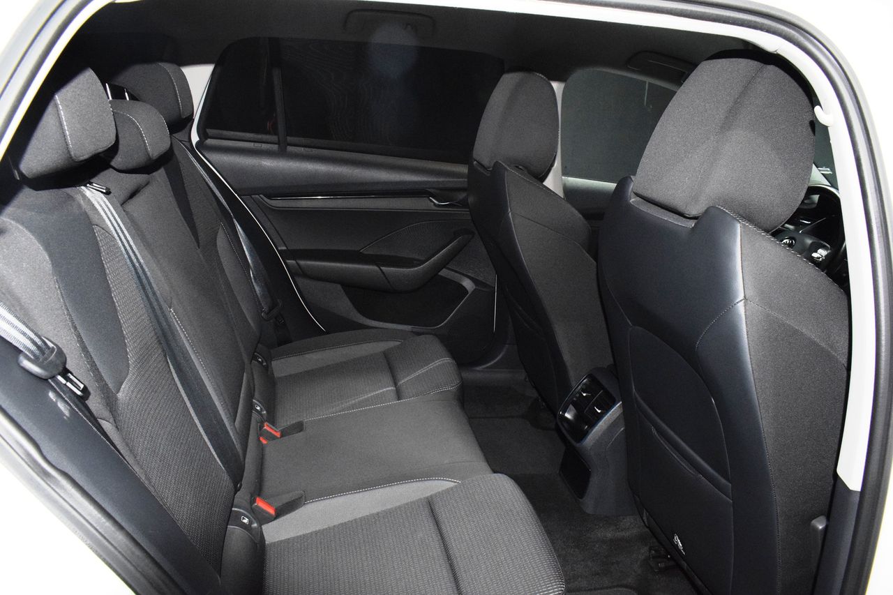Skoda Octavia Combi 1.0 TSI 81kW(110CV) DSG mHEV Ambition - Foto 12