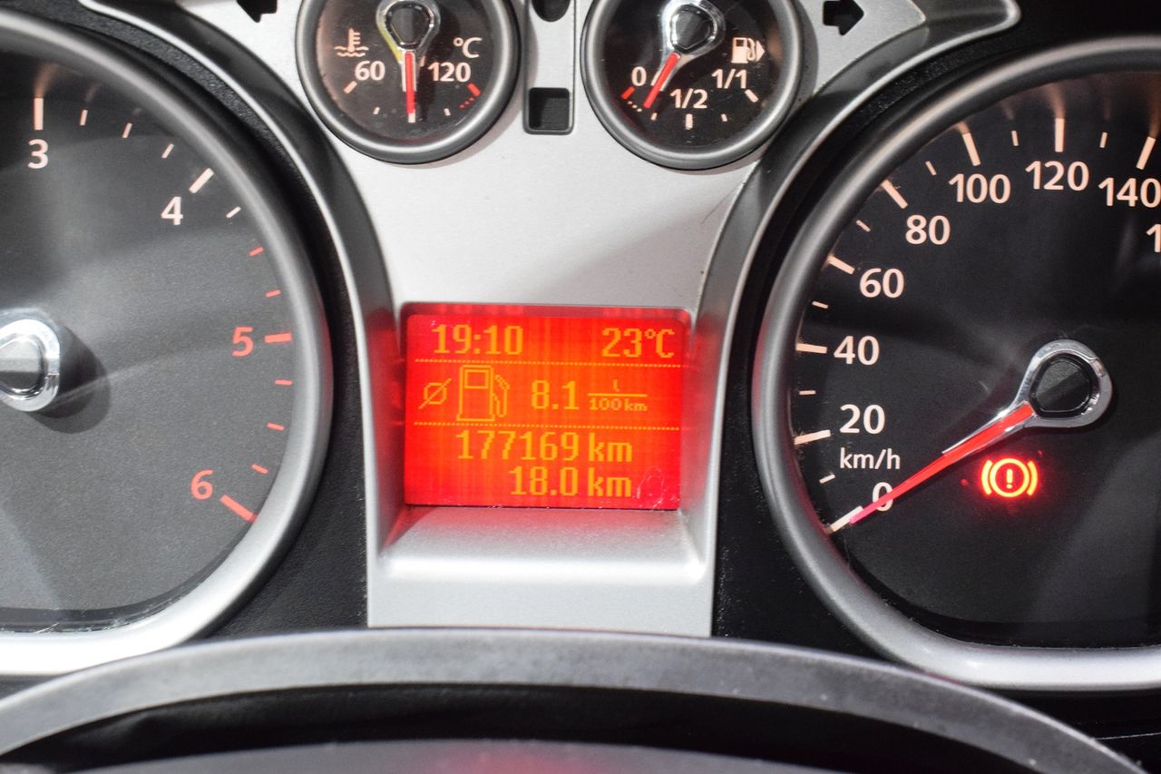 Ford Focus 1.8 TDCI TITANIUM - Foto 10