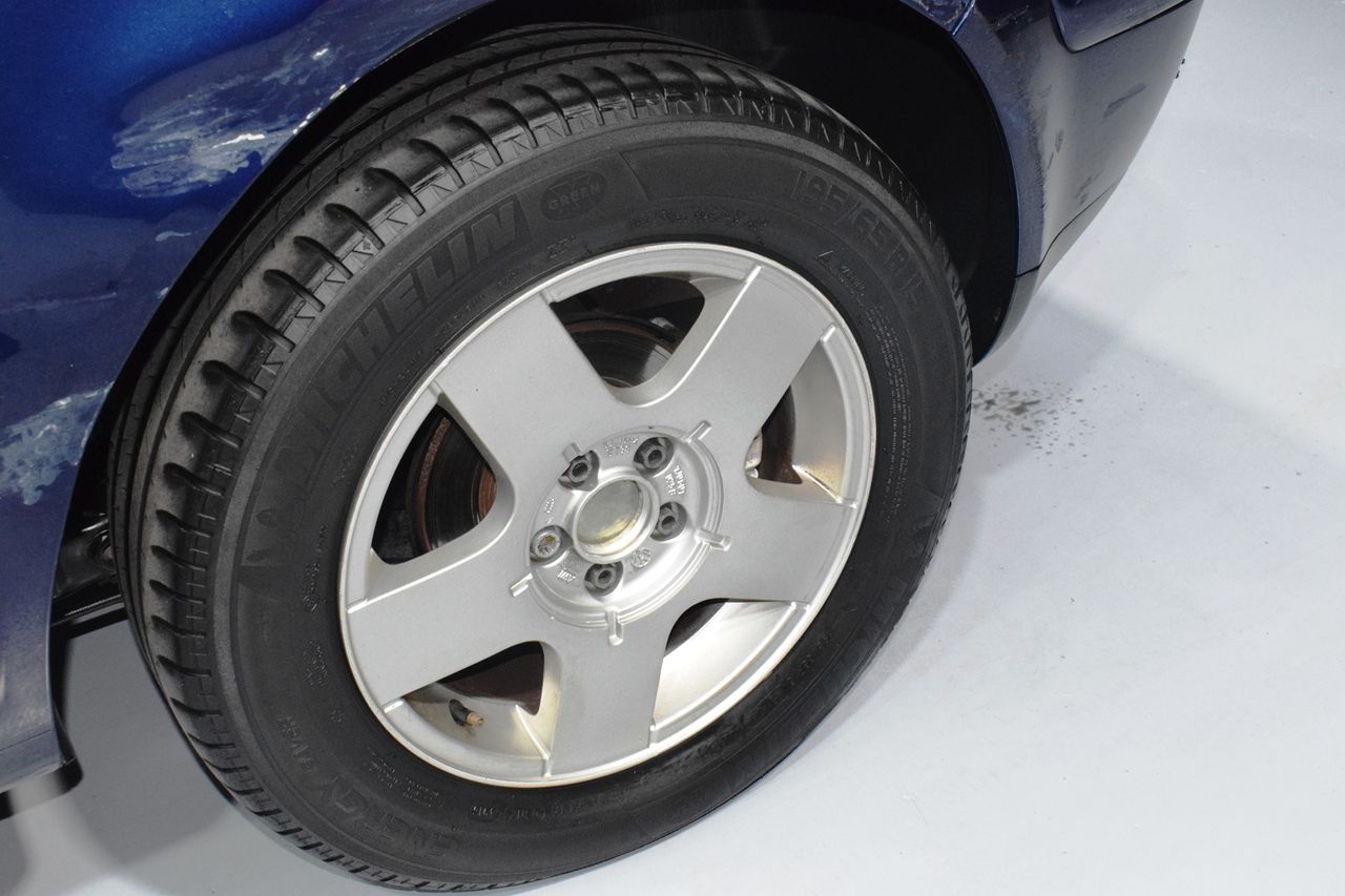 Volkswagen Golf IV HIGHLINE 1.6 100CV - Foto 18