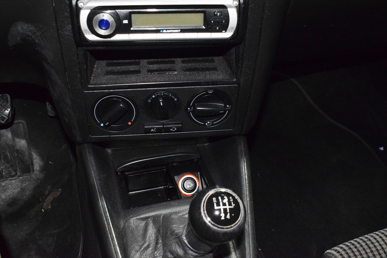 Volkswagen Golf 1.6 HIGHLINE - Foto 22