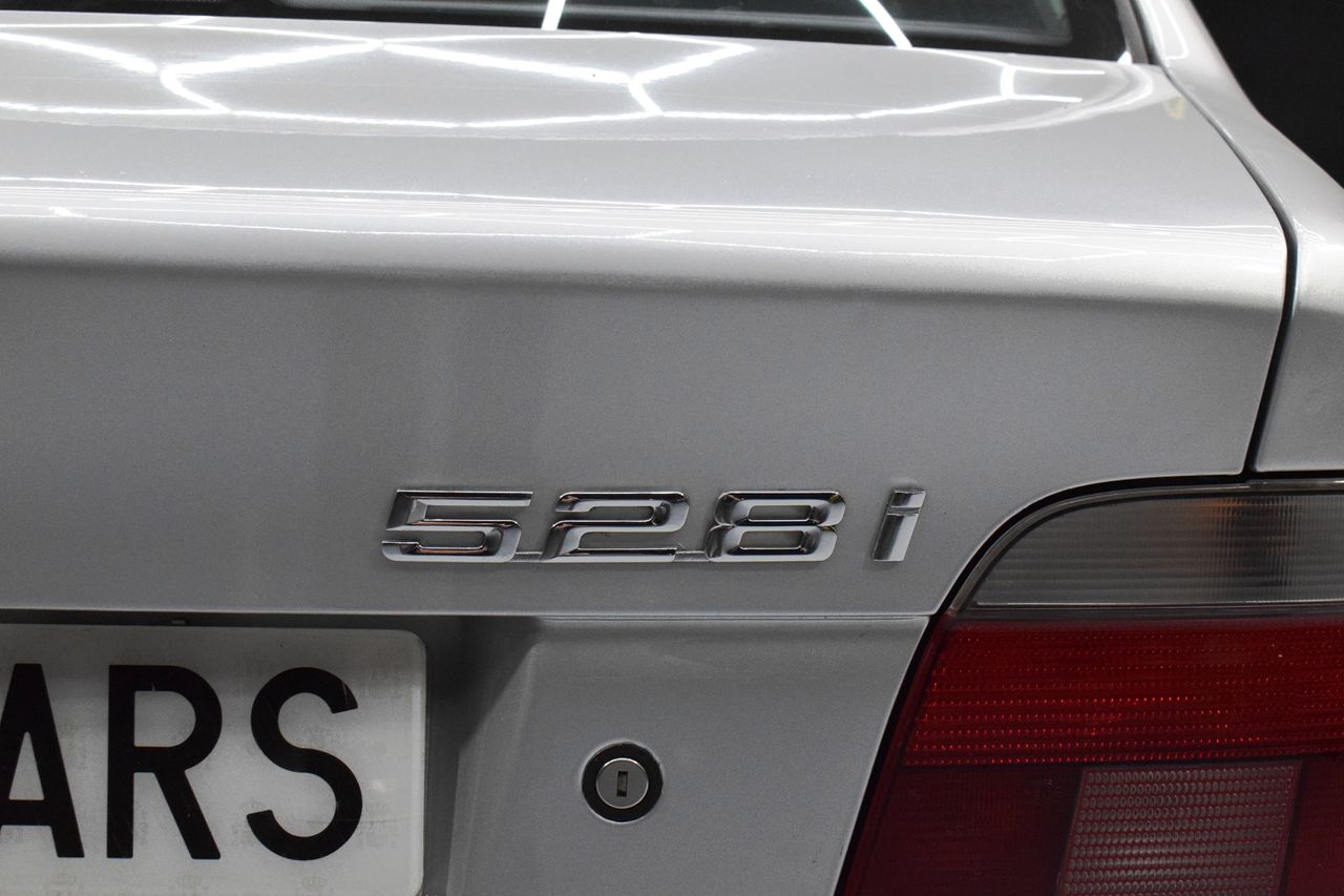 BMW Serie 5 528i - Foto 17