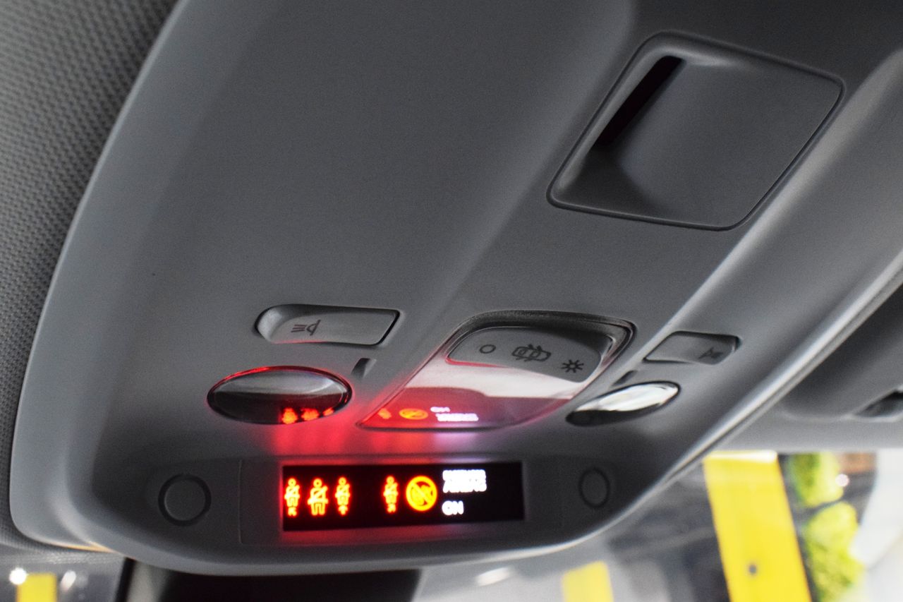 Peugeot 308 5P STYLE BLUEHDI 130 SS 6 V - Foto 18