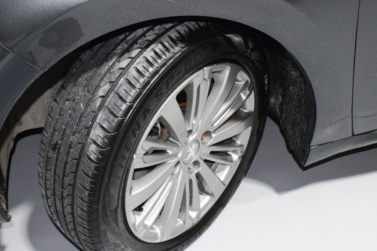 Peugeot 208 1.2 PURE TECH  110 CV - Foto 23