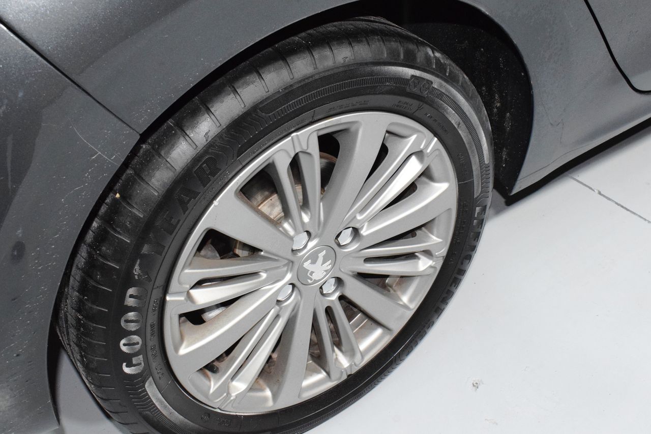 Peugeot 208 1.2 PURE TECH  110 CV - Foto 25