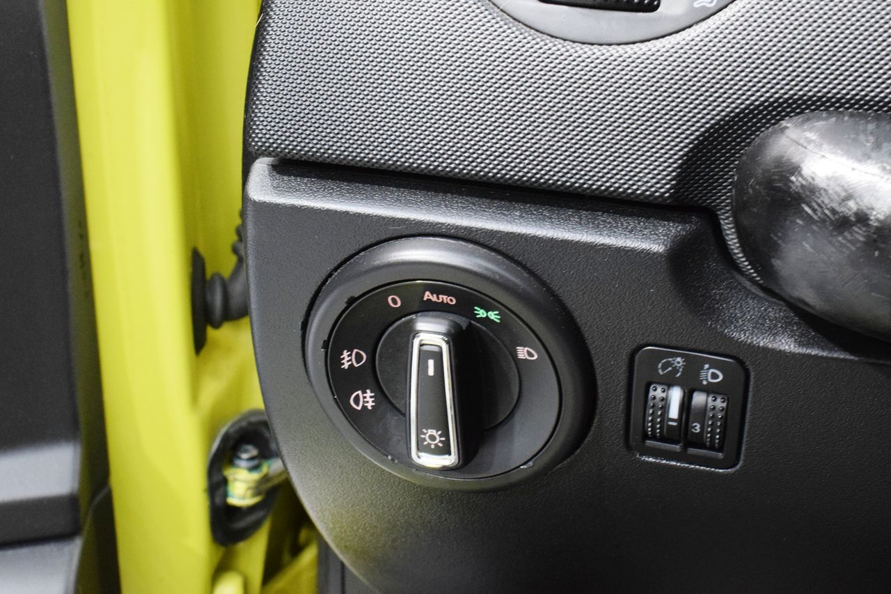 Volkswagen Beetle DESIGN 1.6 - Foto 17