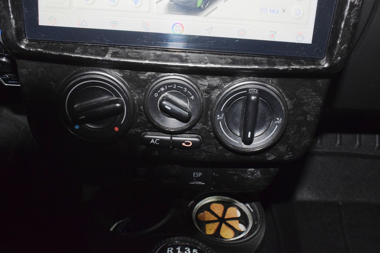 Volkswagen Beetle DESIGN 1.6 - Foto 23