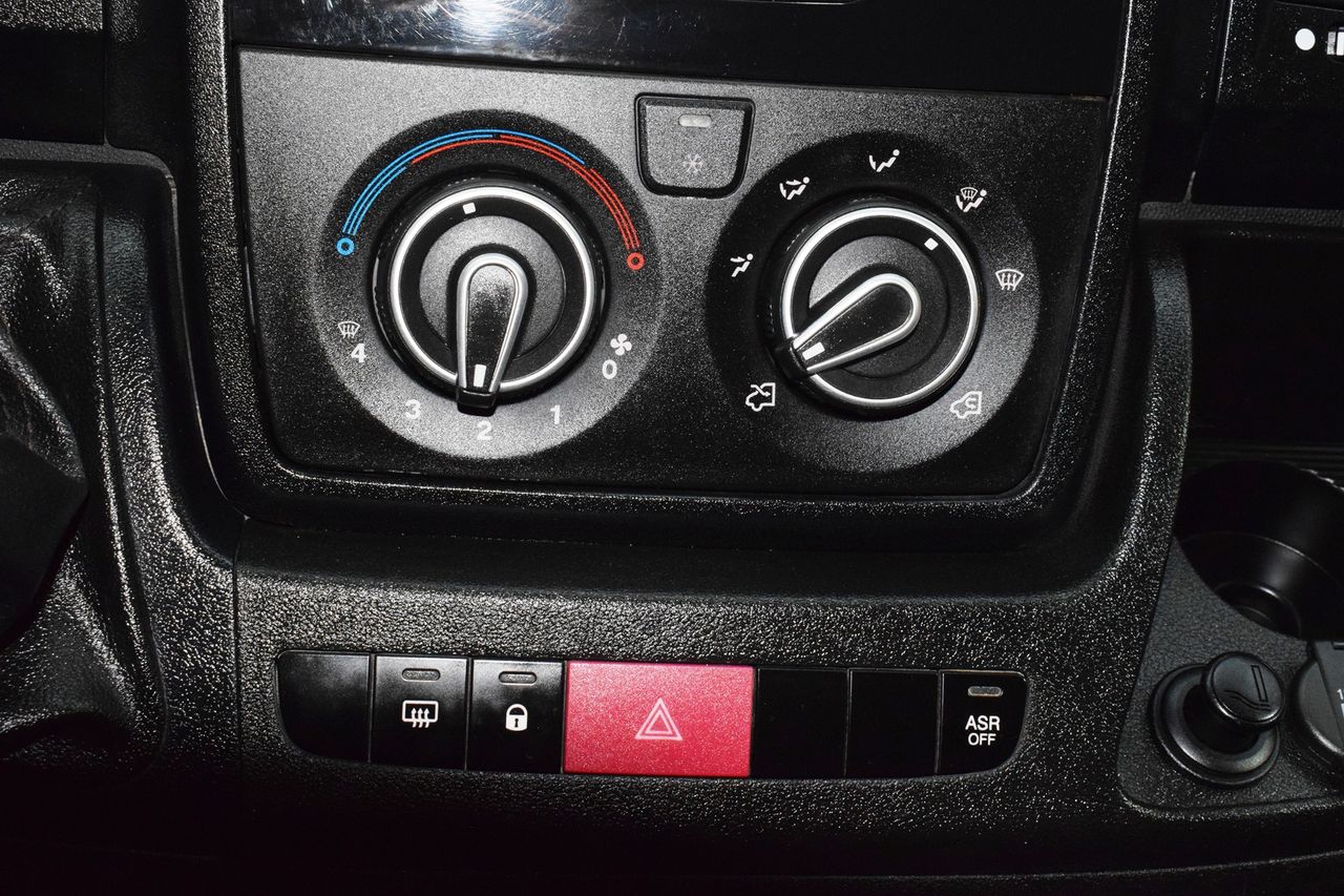 Citroën Jumper BlueHDi 88KW (120CV) Furgón 35L3H2 - Foto 27